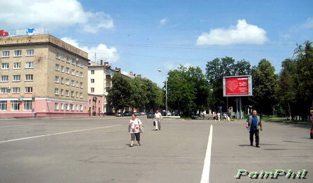 Площадь Ленина (1973 -), слева улица М.Горького, часть здания гостинницы ″Русь″
